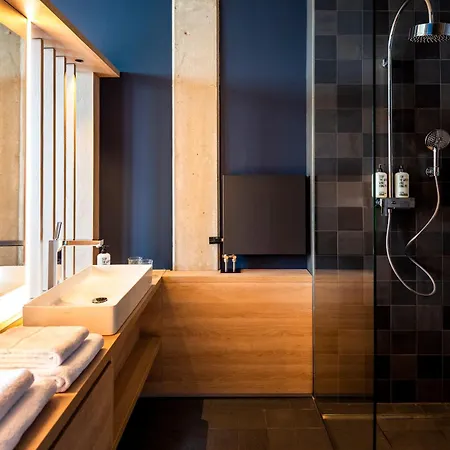 Theclouth Hotel